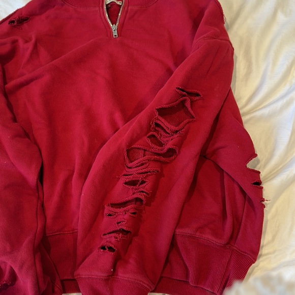 Very distressed red vintage quarter zip with cuts on sleeves from LF - Picture 2 of 4